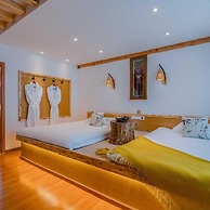 Floral Hotel Flower Fence Lijiang