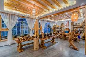 Floral Hotel Flower Fence Lijiang