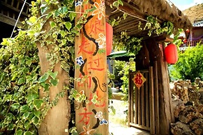 Floral Hotel Flower Fence Lijiang