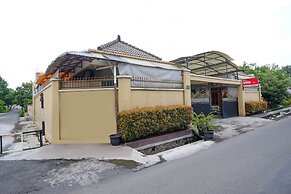 OYO 2737 D'KostNearKraton mangkunegaran