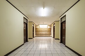 Super OYO 2672 Bee M Syariah