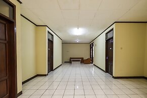 Super OYO 2672 Bee M Syariah