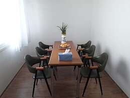 Gwangju Songjeong Station Guesthouse - Hostel