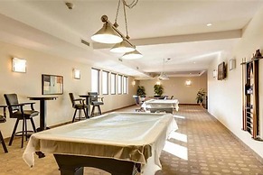 Upper Floor w/ Courtyard View #550