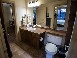 Upper Floor w/ Courtyard View #550