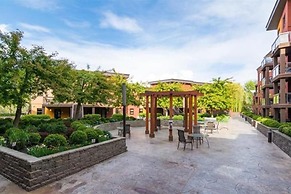 Upper Floor w/ Courtyard View #550