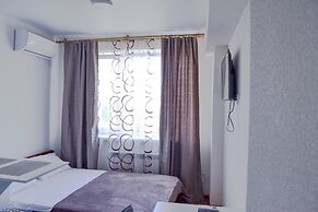Smart House Hotel
