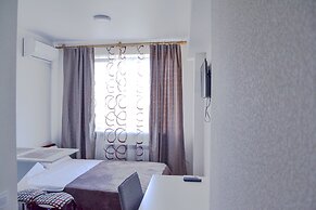 Smart House Hotel