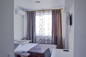 Smart House Hotel