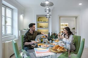 President Mezonet Apartment