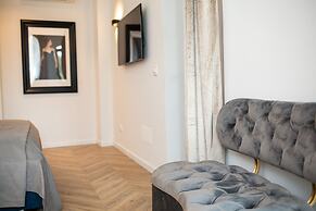 Metropole Apartments Royal Residence