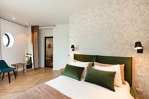 Metropole Apartments Royal Residence