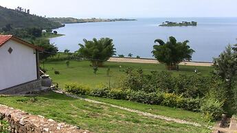 Rushel Kivu Lodge