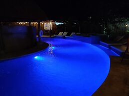 Hotel Ashly Loma Larga