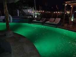 Hotel Ashly Loma Larga