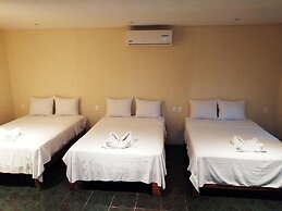 Hotel Ashly Loma Larga