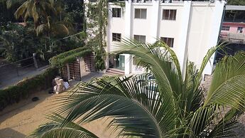 Hotel Ashly Loma Larga