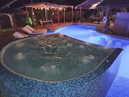 Hotel Ashly Loma Larga