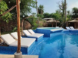 Hotel Ashly Loma Larga