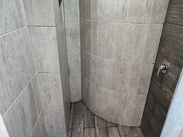 Hotel Ashly Loma Larga