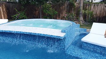 Hotel Ashly Loma Larga