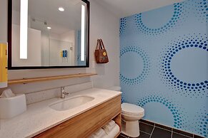 Tru by Hilton Alcoa Knoxville Airport