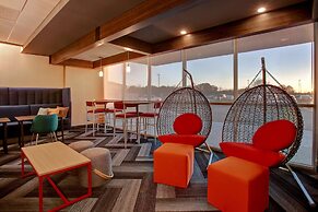 Tru by Hilton Alcoa Knoxville Airport