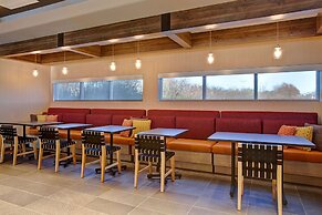 Tru by Hilton Alcoa Knoxville Airport