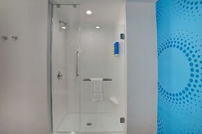 Tru by Hilton Alcoa Knoxville Airport