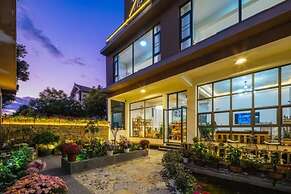 Floral Hotel · Mo Tan Lijiang