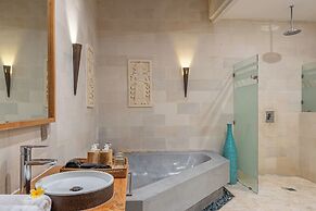 Luxury Villa K Central Seminyak