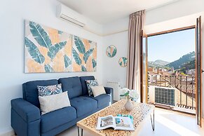 Bright 1 Bd Apartm Prime Location and Views to the Alhambra. Plaza Nue