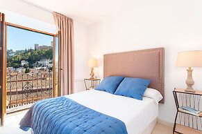 Bright 1 Bd Apartm Prime Location and Views to the Alhambra. Plaza Nue