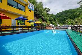 Four Seasons leisure town - Glamping