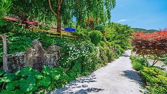 Youngwol Cloud Garden Pension