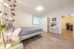 Vivaldi white house in vally