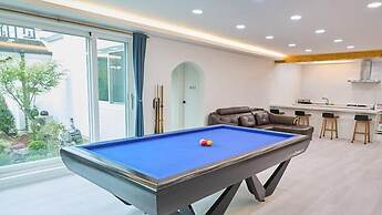 Vivaldi white house in vally