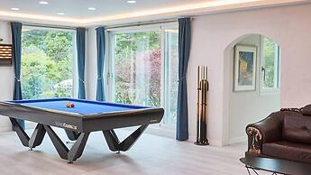 Vivaldi white house in vally