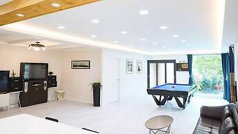 Vivaldi white house in vally