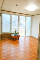 Kkeomeokda-ri Pension