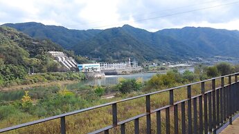 Kkeomeokda-ri Pension