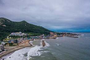 Hayanjip (Blue Road Town Pension