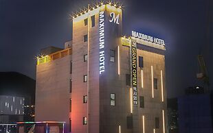 Maximum Hotel