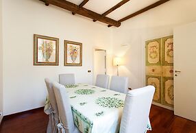 Clock Terrace House - FromHometoRome