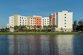 Hampton Inn & Suites Cape Canaveral Cruise Port
