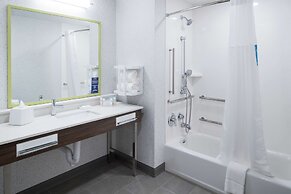 Hampton Inn & Suites Cape Canaveral Cruise Port