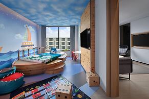 Four Points by Sheraton Phuket Patong Beach Resort