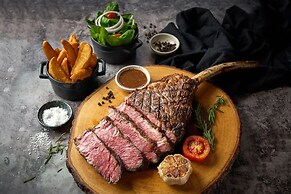 Four Points by Sheraton Phuket Patong Beach Resort