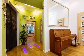 Warsaw Concierge Travellers Nest Wspolna