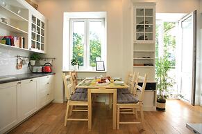 Warsaw Concierge Travellers Nest Wspolna